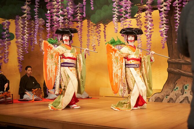 「二人道成寺」を演じる喜久雄と俊介。『国宝』公式Xより。