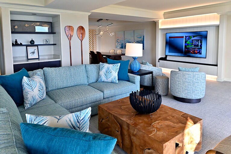 ロイヤルスイートは、6人がゆったり座れる独立したダイニングも魅力。1泊 3,000ドル～。