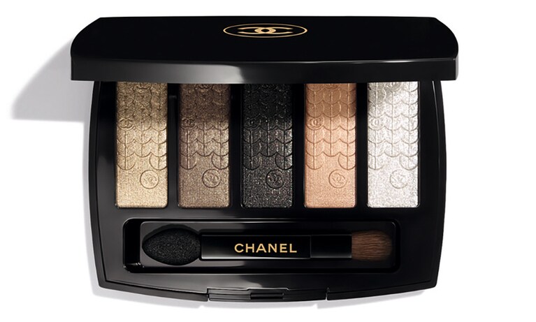 ルミエール グラフィック 11,220円。10月27日（金）数量限定発売。©︎CHANEL
