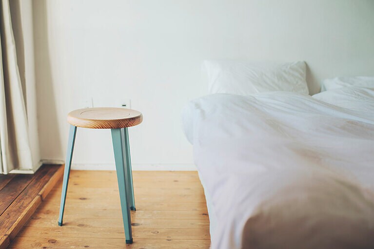 清潔感溢れる客室はシングルとダブルの2タイプがある。