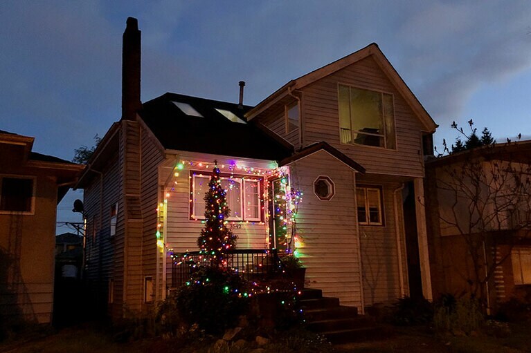 突然、現れ始めたイルミネーション。ホッとする風景。