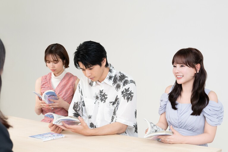 写真左から、秋田汐梨さん、中沢元紀さん、齊藤なぎささん。
