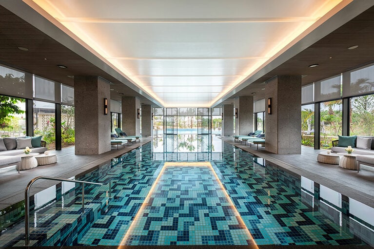 屋内プールは通年営業なので、季節にかかわらずいつでも利用できる。冬の宮古島旅行がいっそう楽しみに。