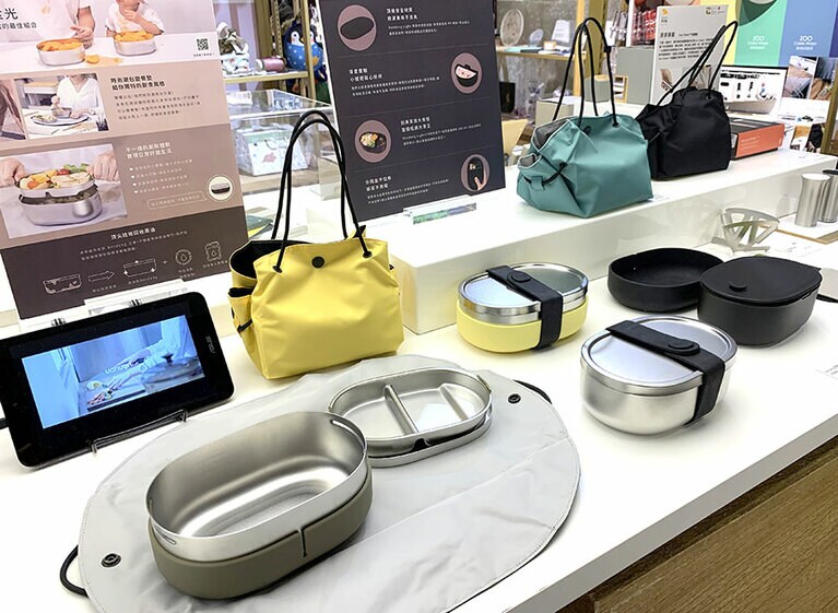 マットな質感も良いステンレス製お弁当箱。BENDONG 便當盒(お弁当箱) 1,100元。