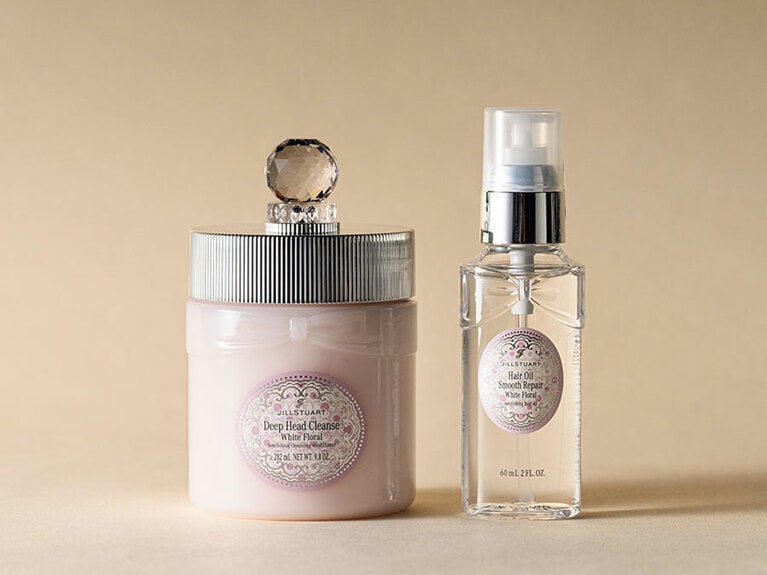 ディープヘッドクレンズ＆ヘアオイル［セット内容：ホワイトフローラル ディープヘッドクレンズ 280g、同 ヘアオイル スムースリペア 60mL］7,700円／ジルスチュアート ビューティ