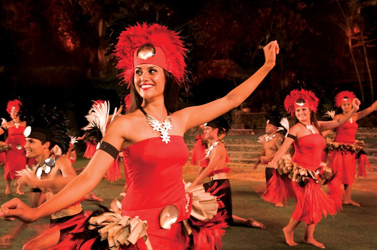 ポリネシアの女性たちの大きな笑顔が本当にチャーミング。