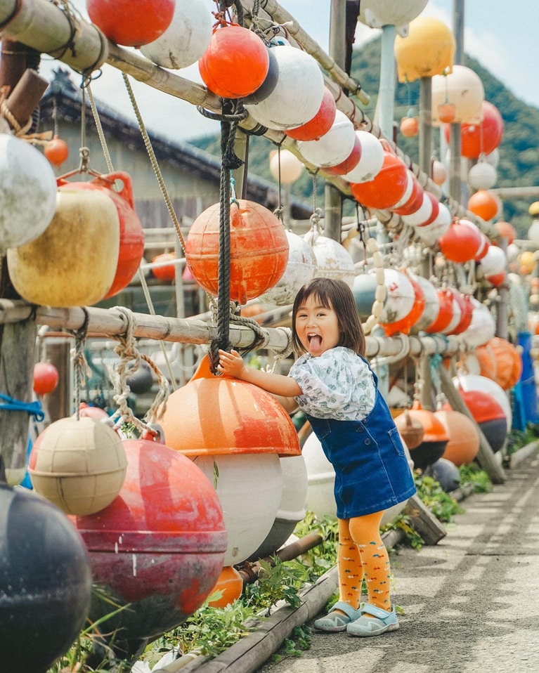 「いとしげな姪っ子と佐渡島」　小黒紗季 2023年4月1日、岩谷口ブイアート