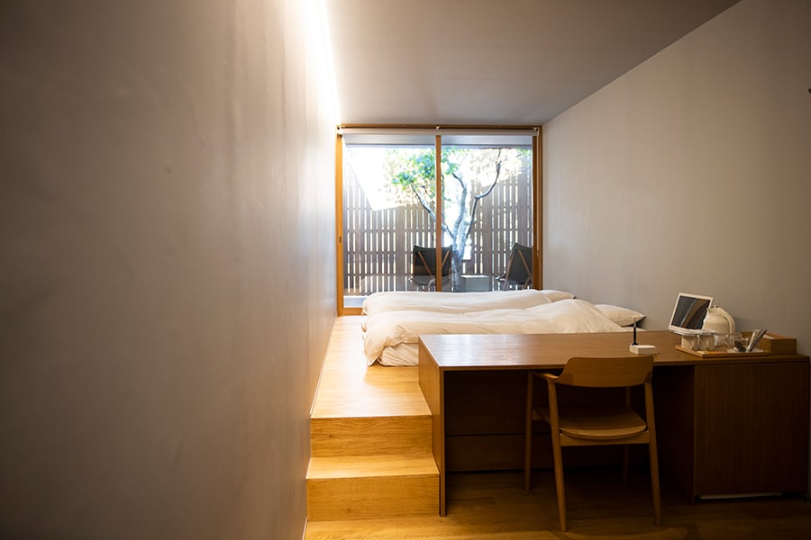 新客室「terrace」は客室とテラスがひとつながりで自然光が心地いい。