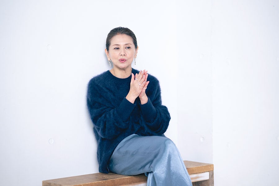 「久しぶりにヒロインらしいヒロインでのオファーをいただいた」と話す小泉今日子さん。