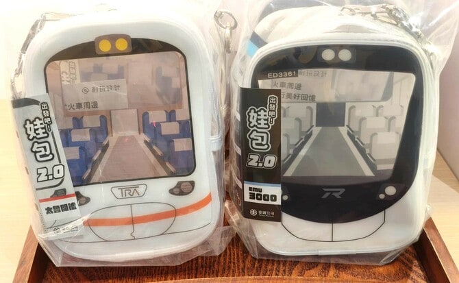 カバンの中でも見つけやすいポーチ。