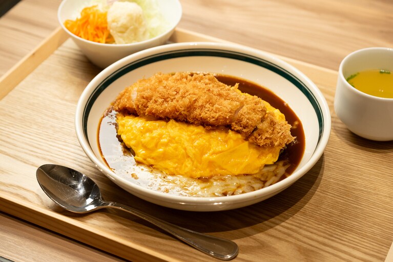 「チーズオムカツボウル（フィレ）」1,958円、部位は3種から選ぶことができ、それぞれムネ1,958円、モモ2,068円。