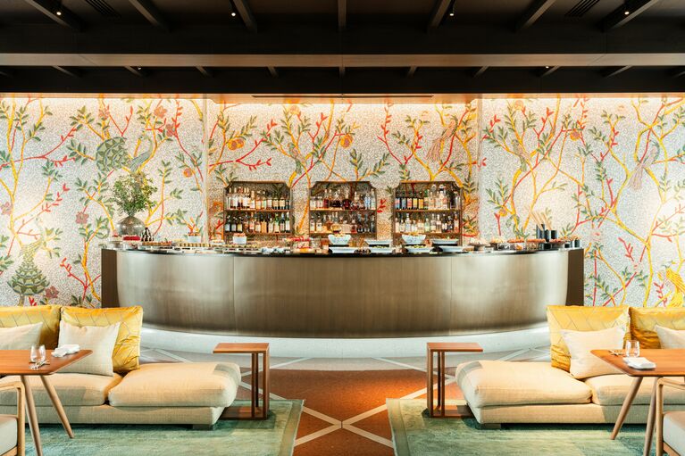 サンデーブランチ体験を一層引き立てる、上質なバー空間。提供写真