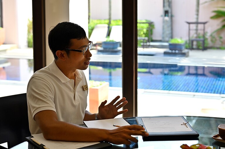 自然療養医のヘンバ先生によるコンサルテーション。