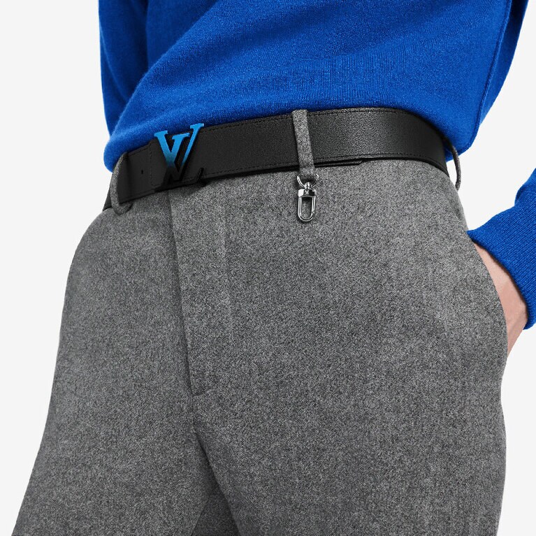 モノグラム・キャンバスとスムースカラーレザーのリバーシブルで使えるベルト。サンチュール・LVサンセット 40MM リバーシブル 72,000円。