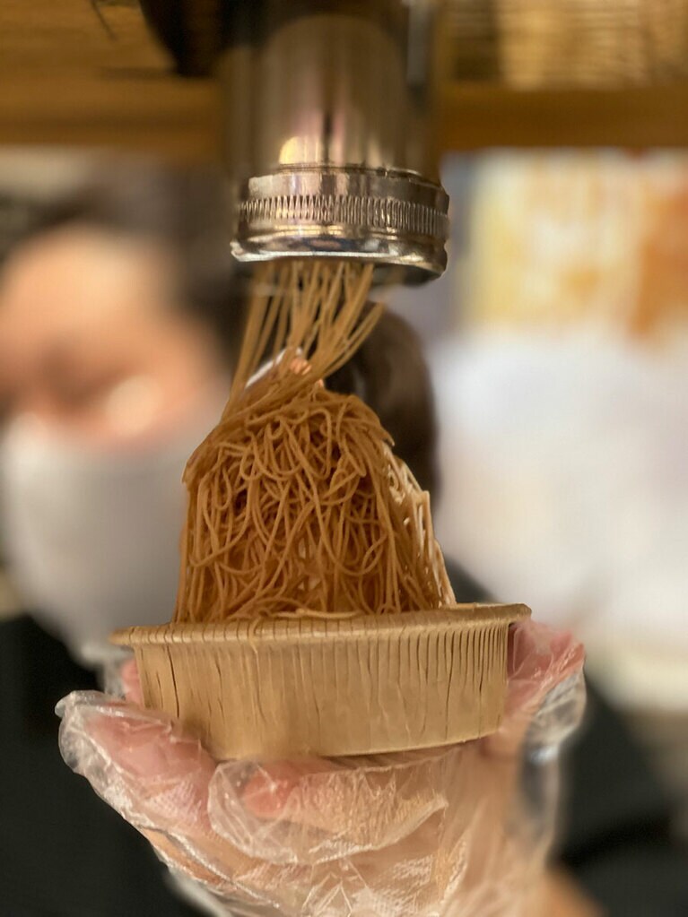 注文ごとにひとつひとつ丁寧に作り上げるこだわりの本格モンブランを提供している。