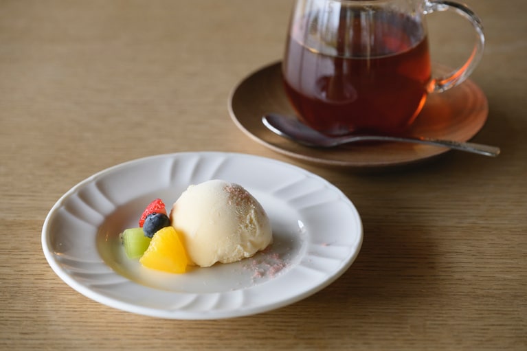 デザートに塩をかけたアイスクリームも。