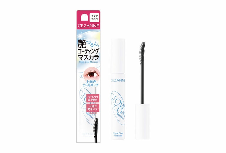 コームタイプのブラシがまつ毛を逃さずキャッチ。まつ毛の方向をきれいに整えて、すっぴん風だけどキレイな束まつ毛に。