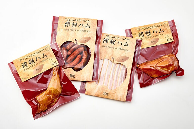 左から：りんごチキンスモークレッグ 600円(150g)、りんごウィンナー 600円(160g)、りんごベーコンスライス 600円(100g)、りんごチキンスモーク 648円(200g)／旨道