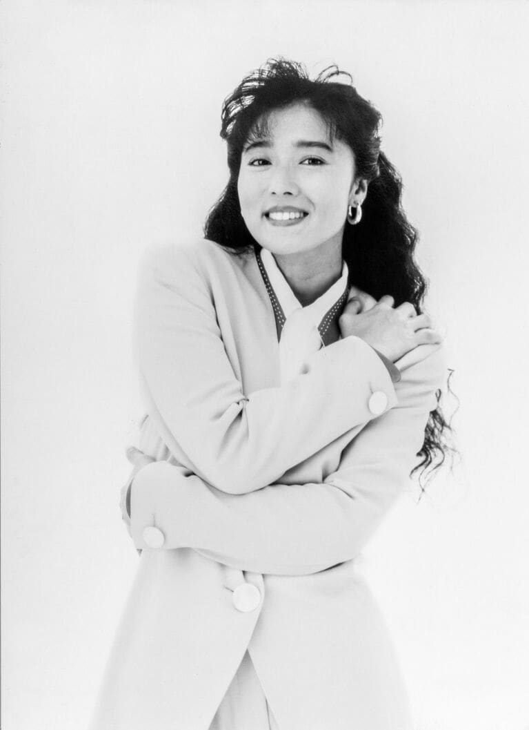 1988年のドラマ「抱きしめたい！」で浅野ゆう子がしていたトサカ前髪が流行　©文藝春秋