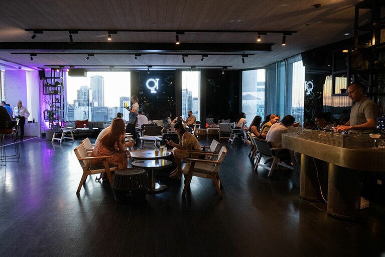 店内からも夜景を。