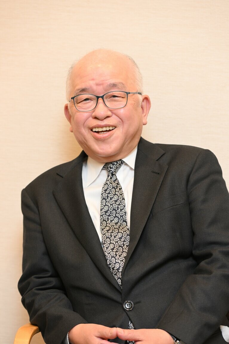 あさだじろう　1951年東京都生まれ。2008年『中原の虹』で吉川英治文学賞、10年『終わらざる夏』で毎日出版文化賞、16年『帰郷』で大佛次郎賞など受賞多数。15年紫綬褒章受章。19年菊池寛賞受賞。