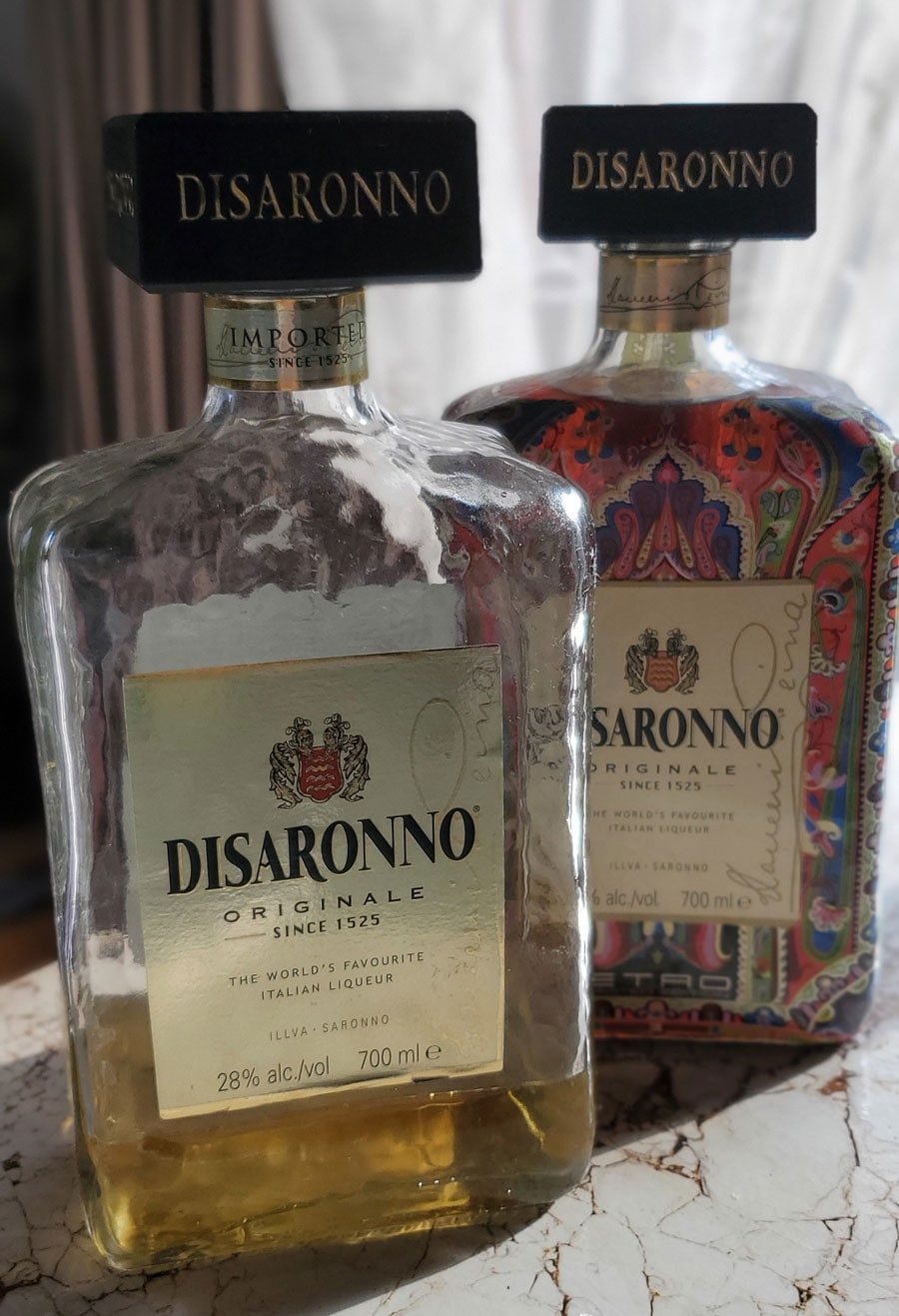 ディサローノ アマレット(杏仁のリキュール)。「ETRO」などイタリアを代表する様々なブランドとのコラボレーションボトルも人気。