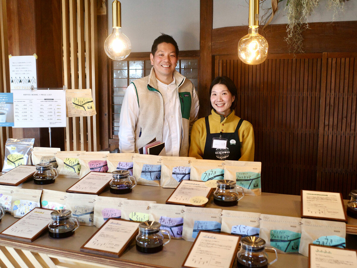 A1　居心地の良いコーヒーショップのインテリア 水彩画 〜温もりのカフェ風景〜 フレンチスタイルの小さなコーヒーショップ 水彩アート インテリア