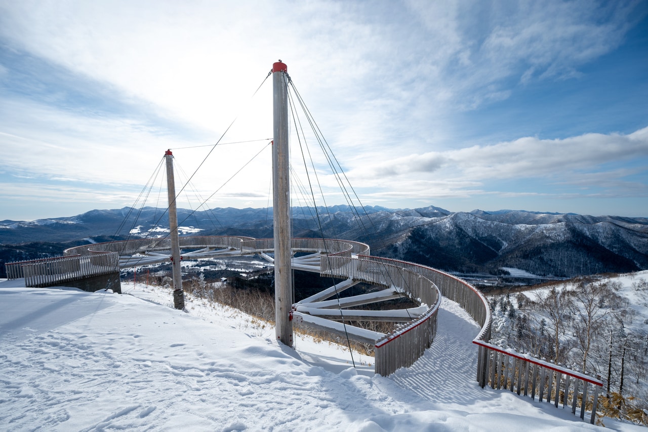 断崖にせり出す「Cloud Walk」にドキドキ。