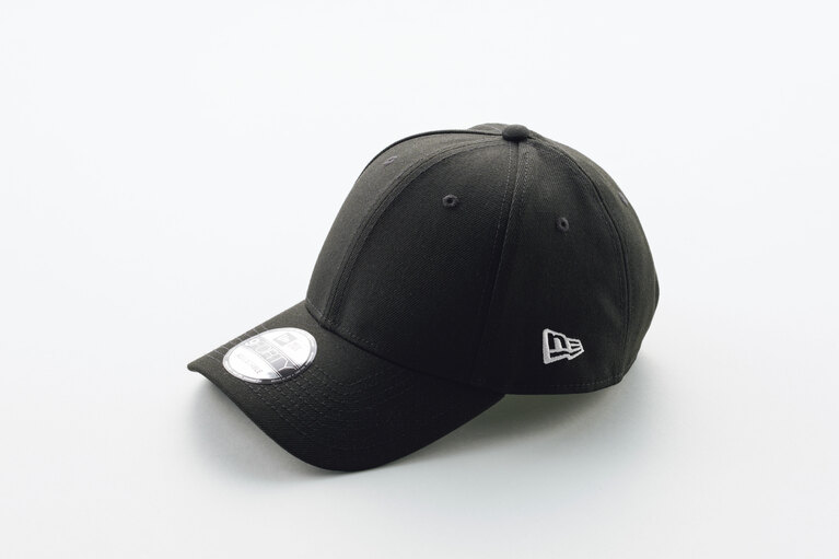 【レイモンド・ラムさんのベストギフト】9FORTY™ ベーシック ブラック×ホワイト 4,620円／NEW ERA®