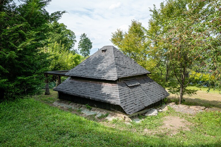 「低過庵」は茶室が地中にある。