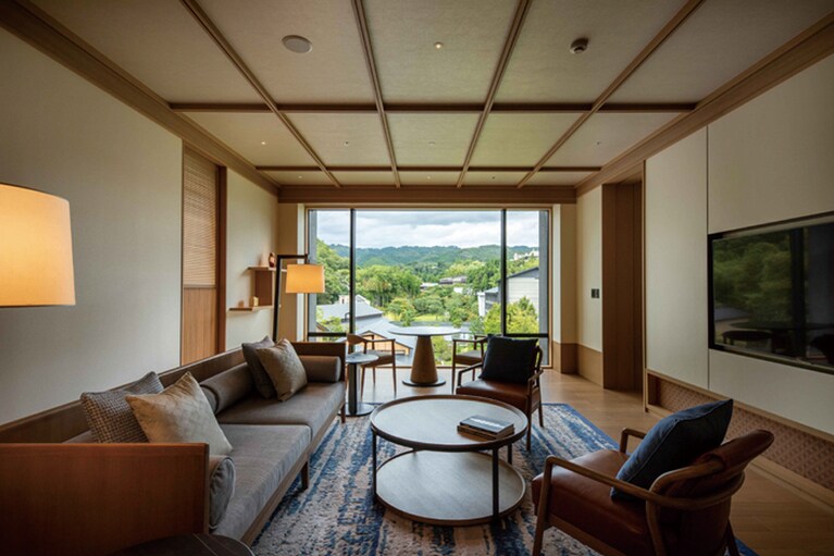 ゆったりとして、我が家のようにくつろげる “ROKUスイート” のリビング。