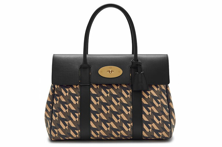 ベイズウォーター 126,000円。高さ26.5cm×幅36cm×マチ16.5cm、ハンドル15.5cm。