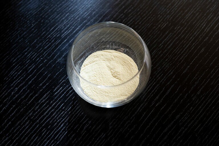 グリーンレモンをフリーズドライにしたパウダー。香りが際立ち、レモンそのものを感じられる。