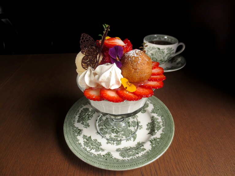 「グラスショートパフェ」1,870円。1ドリンクの注文が必要。