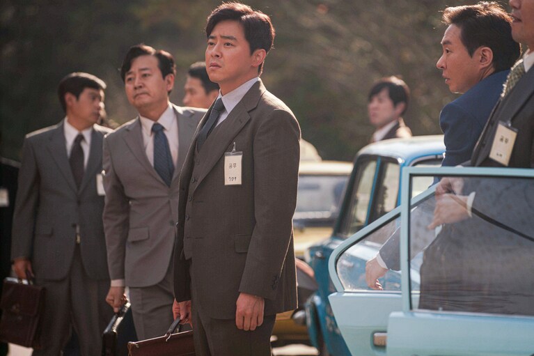 © 2024 NEXT ENTERTAINMENT WORLD & PAPAS FILM & OSCAR10STUDIO. All Rights Reserved.