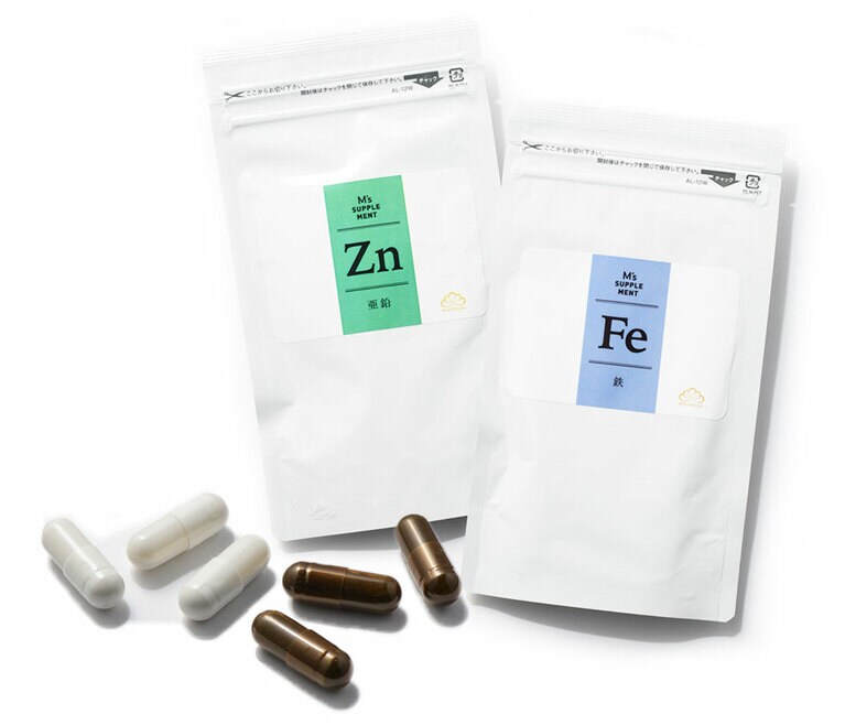 Fe(鉄)は1日2粒、Zn(亜鉛)は1日1粒が目安。 左：M's supplement Zn 60粒 6,000円、右：同 Fe 60粒 5,700円、／松倉クリニック＆メディカルスパ。