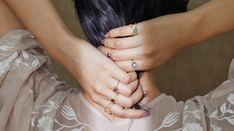 2018年春にECサイト限定でデビューしたARTIDA OUD。素材の美しさを生かした繊細なデザインは、またたくまに高感度な女性たちからの支持を得る。