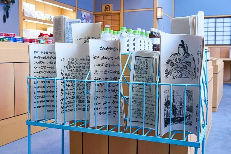 ラックの中には新聞ならぬ瓦版が！