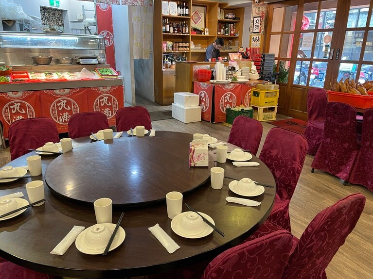 メニューは基本的に3～4人前での提供となるようですので、できるだけ大人数で訪れましょう。