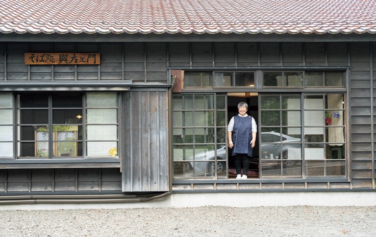 京町通りの「旧鉱山長住宅」を改装した建物も風情があって魅力的。平日は農家の仕事があるため、お店の営業日は土日と祝日のみ。