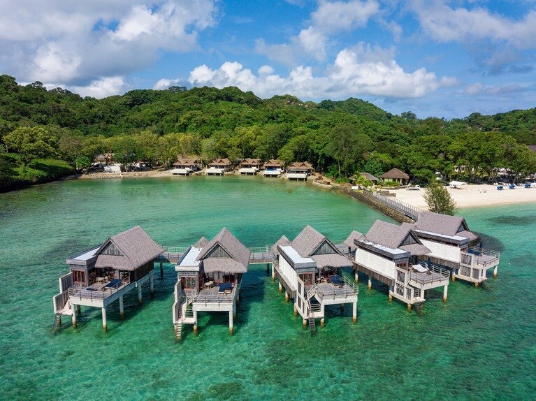 「ザ プリスティン ヴィラズ アンド バンガローズ」の水上バンガロー。