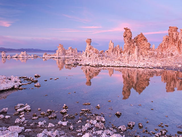 扁額　湖 幻想的な天然の彫刻群が立ち並ぶ 絶景の湖が生まれた理由とは？ | 今日