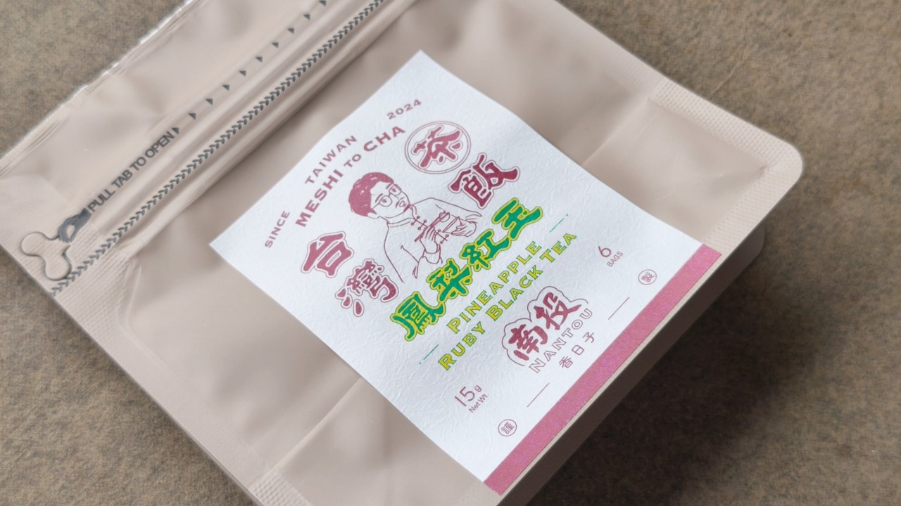 商品名に「鳳梨（パイナップル）」と書かれていますが、パイナップルは入っていません。