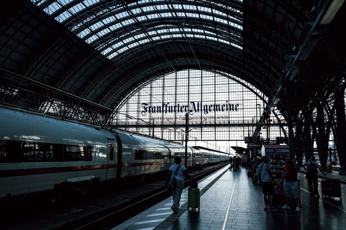 フランクフルト中央駅はドイツ旅行の拠点となる。