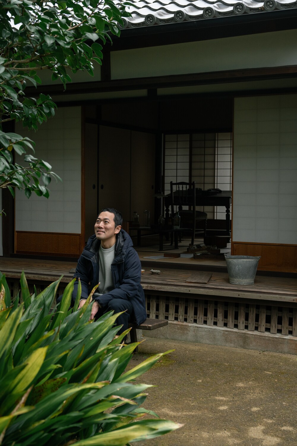 数百種に及ぶ顕花植物が息づき、粘菌（変形菌）や地衣類を育む自宅の庭は、熊楠にとって実験場そのものだった