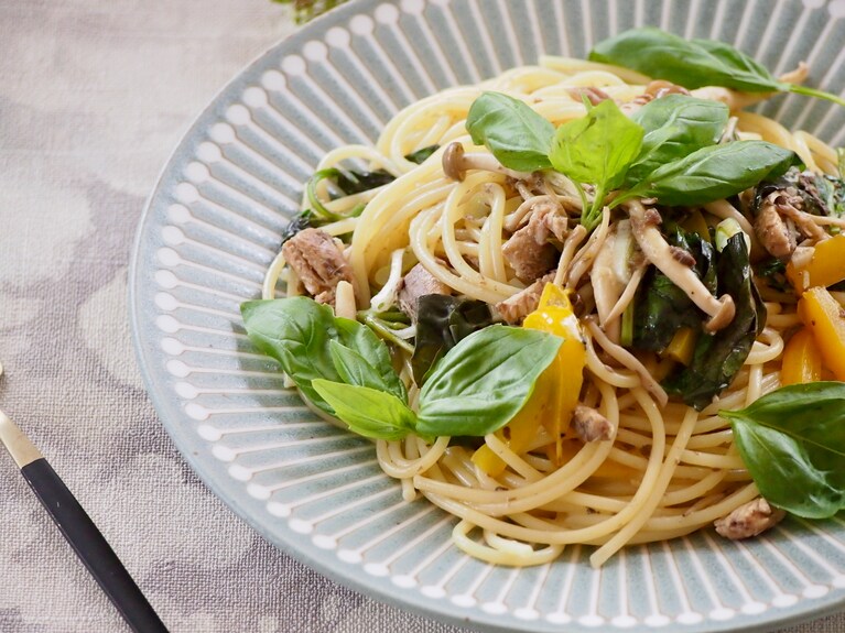 塩で味を整え、器に盛り付けて完成。