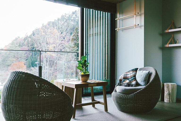 【ふふ 河口湖】32部屋、全室がスイートルーム。同じタイプでも部屋によってそれぞれ家具が異なり、趣も変わる。Photo: Masahiro Shimazaki