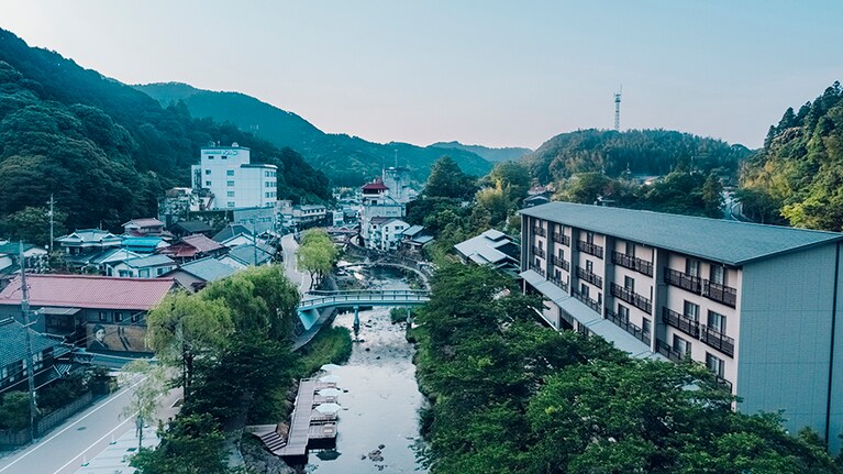 約600年の歴史ある長門湯本温泉郷に佇む宿。