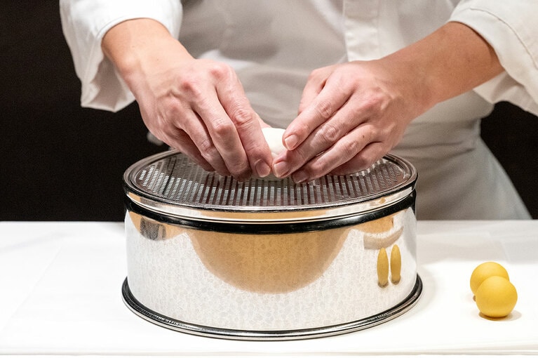 「雪餅」飲み物付き1,969円。2月14日（土）まで。