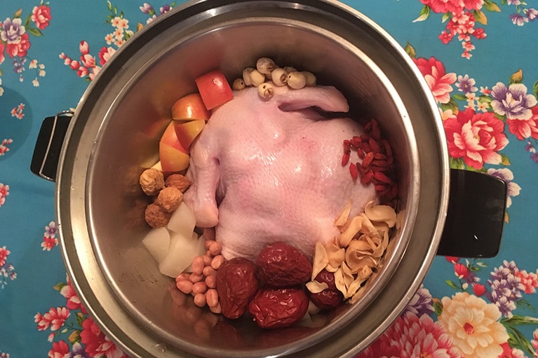 全体が見える状態で材料を内鍋にまんべんなく入れましょう。